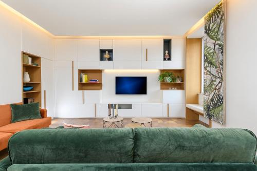 Moon River Luxury Apartment