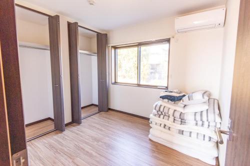 Ένα ή περισσότερα κρεβάτια σε δωμάτιο στο hasunumacottageA