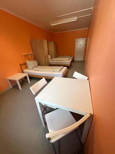 Katil atau katil-katil dalam bilik di 2-Rent Group Hostel Rooms&Apartments GKP2