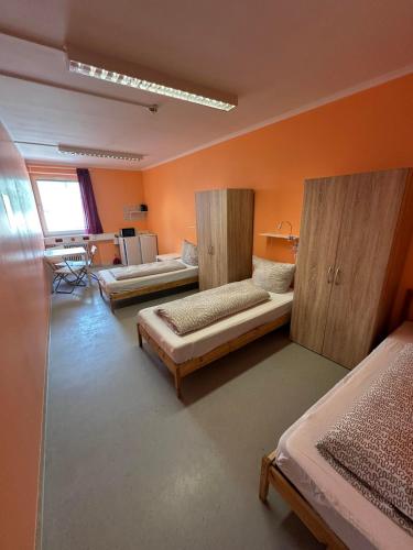 Katil atau katil-katil dalam bilik di 2-Rent Group Hostel Rooms&Apartments GKP2