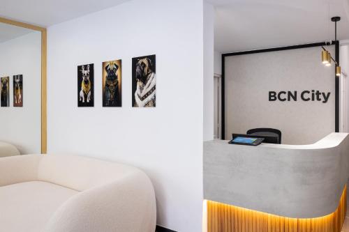 a reception desk in a room with a white couch at htop BCN City #htopEnjoy in Barcelona
