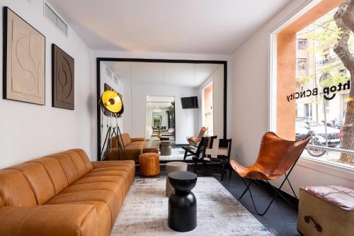 a living room with a brown couch and chairs at htop BCN City #htopEnjoy in Barcelona
