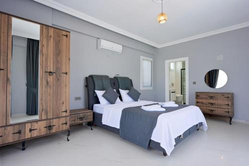 Postel nebo postele na pokoji v ubytování Spacious Villa for Large Families - Egeden 2