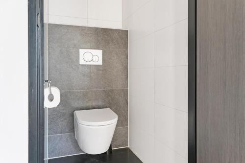 a bathroom with a white toilet in a room at Dock Hotel Stellendam in Stellendam