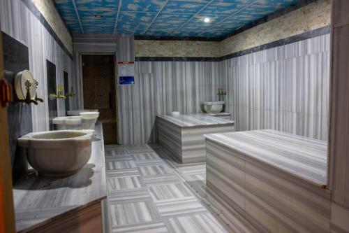 Bilik mandi di Anemon Grand Konya Otel