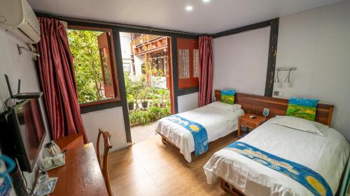 Giường trong phòng chung tại Shaoxing Laotaimen Luxun Native Place Youth Hostel