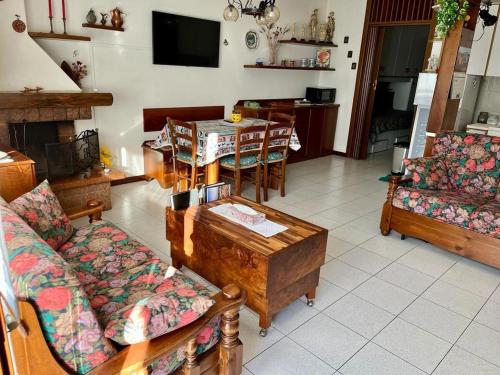 Televisyen dan/atau pusat hiburan di 4 Seasons above Lago di Como