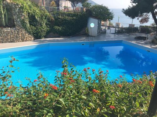 Piscina de la sau aproape de casa sul mare per 5 persone, spiaggia privata, piscine e campo da tennis