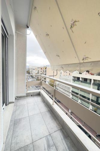 Cozy Apartment with Office - 19min to Athens Center