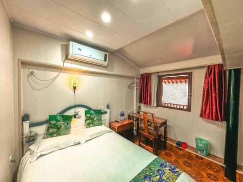 Giường trong phòng chung tại Shaoxing Laotaimen Luxun Native Place Youth Hostel