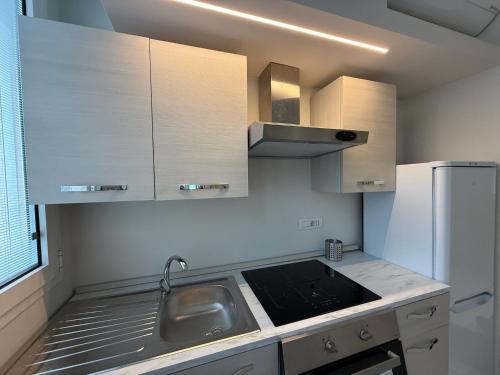 Sunny Design Penthouse 2BR 2BA 8 min to Duomo