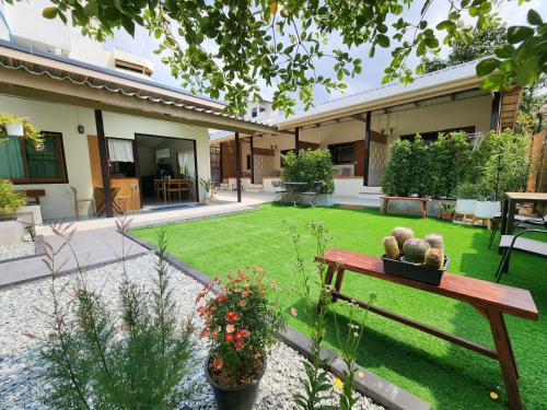 a garden with a bench and some plants at 78's Hometel Pattaya 103 in Pattaya