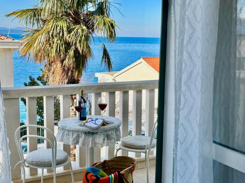 Apartment Toni with sea view and balcony in Brela