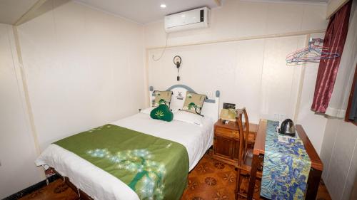 Giường trong phòng chung tại Shaoxing Laotaimen Luxun Native Place Youth Hostel