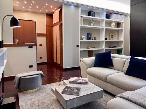 Deluxe Milano Flat Multi-Space & Private Terrace