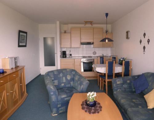 a living room with a couch and a table at de ebb in Dorum-Neufeld