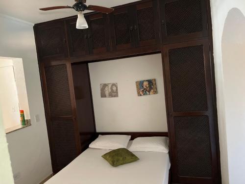 En eller flere senge i et værelse på Família 013