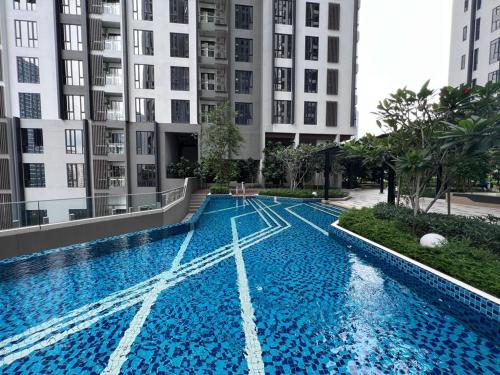 a swimming pool in the middle of a building at Sentral Suites Kuala lumpur By Leyla 3BR suites 8 pax in Kuala Lumpur