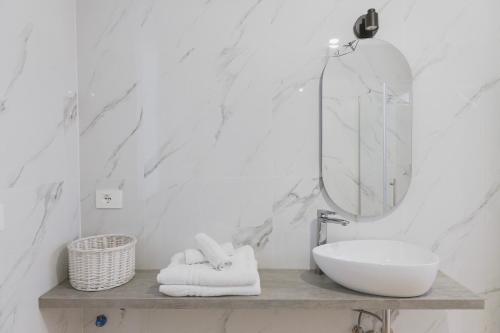 a bathroom with a sink and a mirror at Residence i Tigli in Cinisello Balsamo