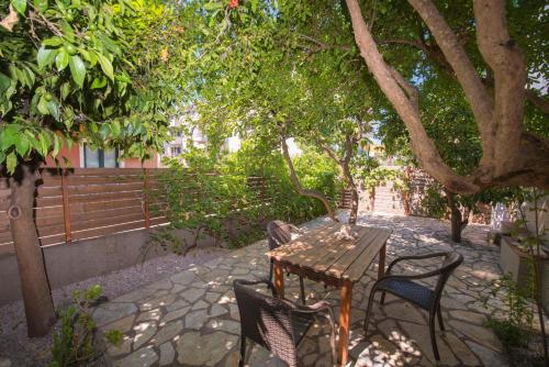 Κήπος έξω από το Casa Dina 2