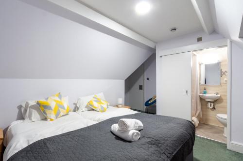 a bedroom with a large bed and a bathroom at London Gatwick Inn in London