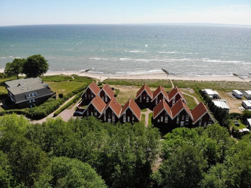an aerial view of a house near the beach at Beach 4 in Rettin