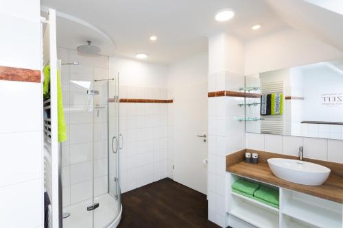 a bathroom with a sink and a shower at Ferienwohnung Aurora in Winsen Luhe