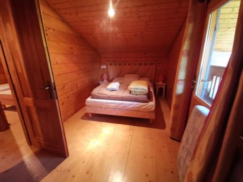 Photo de la galerie de l'établissement Chalet en bois, à Bias