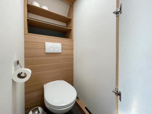 a small bathroom with a white toilet in it at Mietwohnwagen 02 in Heringsdorf