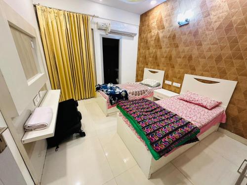 Postel nebo postele na pokoji v ubytování Luxury Flat Mohali Chandigarh ,Party ,JBL MUSIc systm
