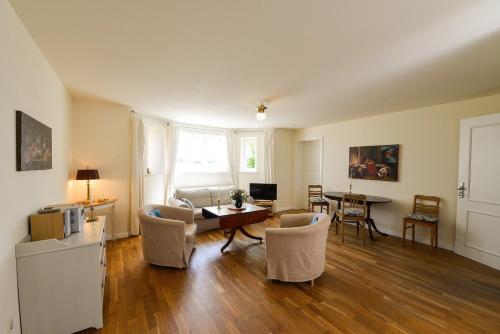 Χώρος καθιστικού στο Ferienwohnung 1 mit schönem Seeblick