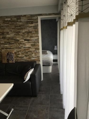 Elegant F2 with all comforts in center of Cannes