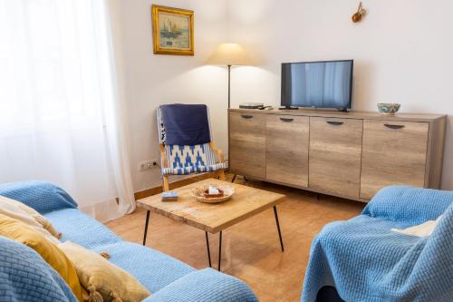TV a/nebo společenská místnost v ubytování Casa magnifica a pocos metros de la playa con A/C