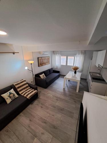 10Guests-3minToMetro