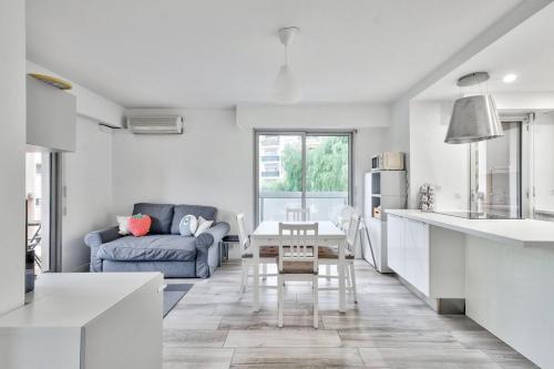 Flat with balcony 15min from Promenade des Anglais