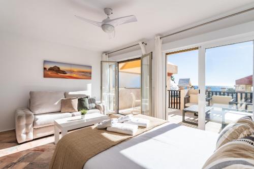 2 Estudios en La Romana Playa, uno con vista parcial mar y otro vista a la piscina
