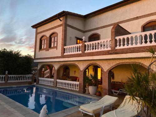 Bazén v ubytování Cortijo de la luz App Mar nebo v jeho okolí