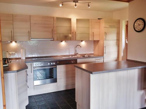 Dapur atau dapur kecil di Bühlhof Todtnauberg Gästehaus Wohnung 4