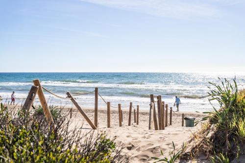 2 Estudios en La Romana Playa, uno con vista parcial mar y otro vista a la piscina