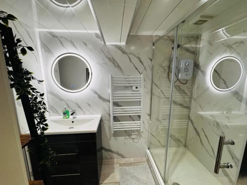a bathroom with a shower and a sink at Ash Residence City Centre in Aberdeen