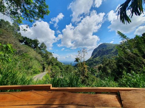 Loodusmaastik kodumajutuse lähedal