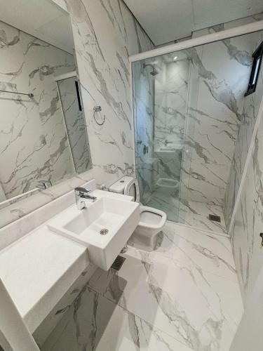 Un baño de Edificio Emperador