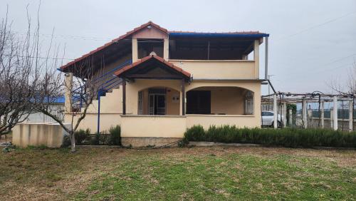 Lush Garden Villa Close to Airport with Hi-Speed Wifi