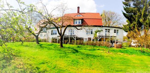Κήπος έξω από το romantische Ferienwohnung Sachsenhof 2