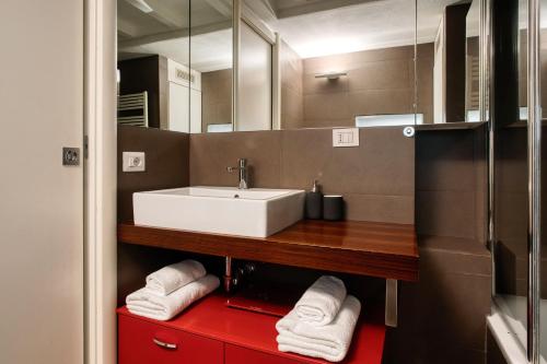 Just Urban Stays - Stunning Loft in Porta Romana - 4 min to Duomo M3