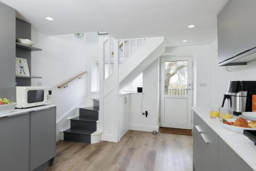 Dapur atau dapur kecil di Eastcombe Flat