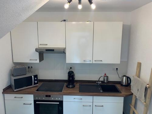Kuchyň nebo kuchyňský kout v ubytování Ferienwohnung Ilmradweg