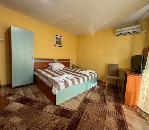 Postel nebo postele na pokoji v ubytování ALPHA family HOTEL