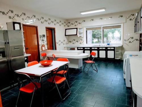 Nhà bếp/bếp nhỏ tại Casa independiente para grandes grupos y familias