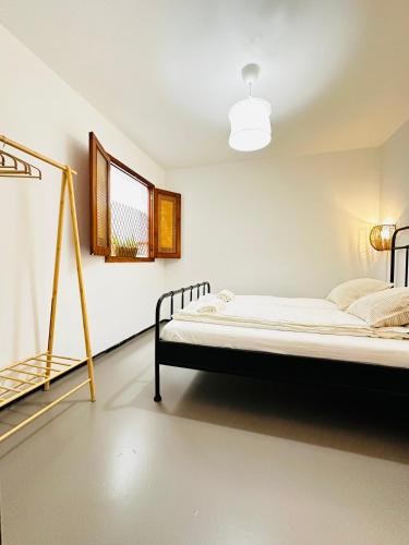 a bedroom with a bed and a window at Guesthouse Ca'Artù in Pozo Izquierdo